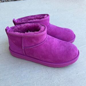 Fuchsia Classic Mini Uggs! 💜